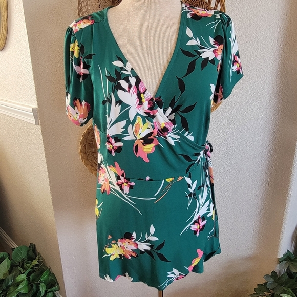 Torrid Floral Wrap Blouse SZ 0 - Picture 1 of 6